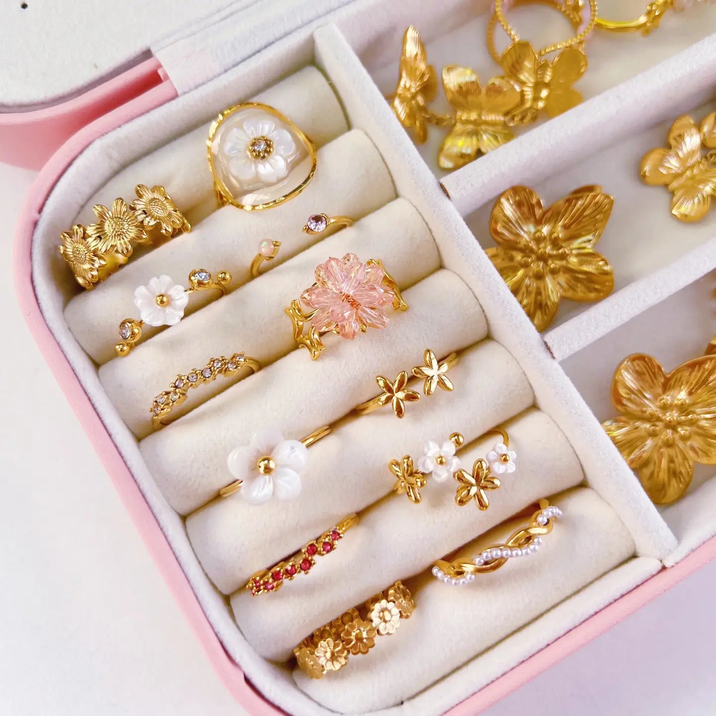 Rosie's ring with dreamy flower in pink