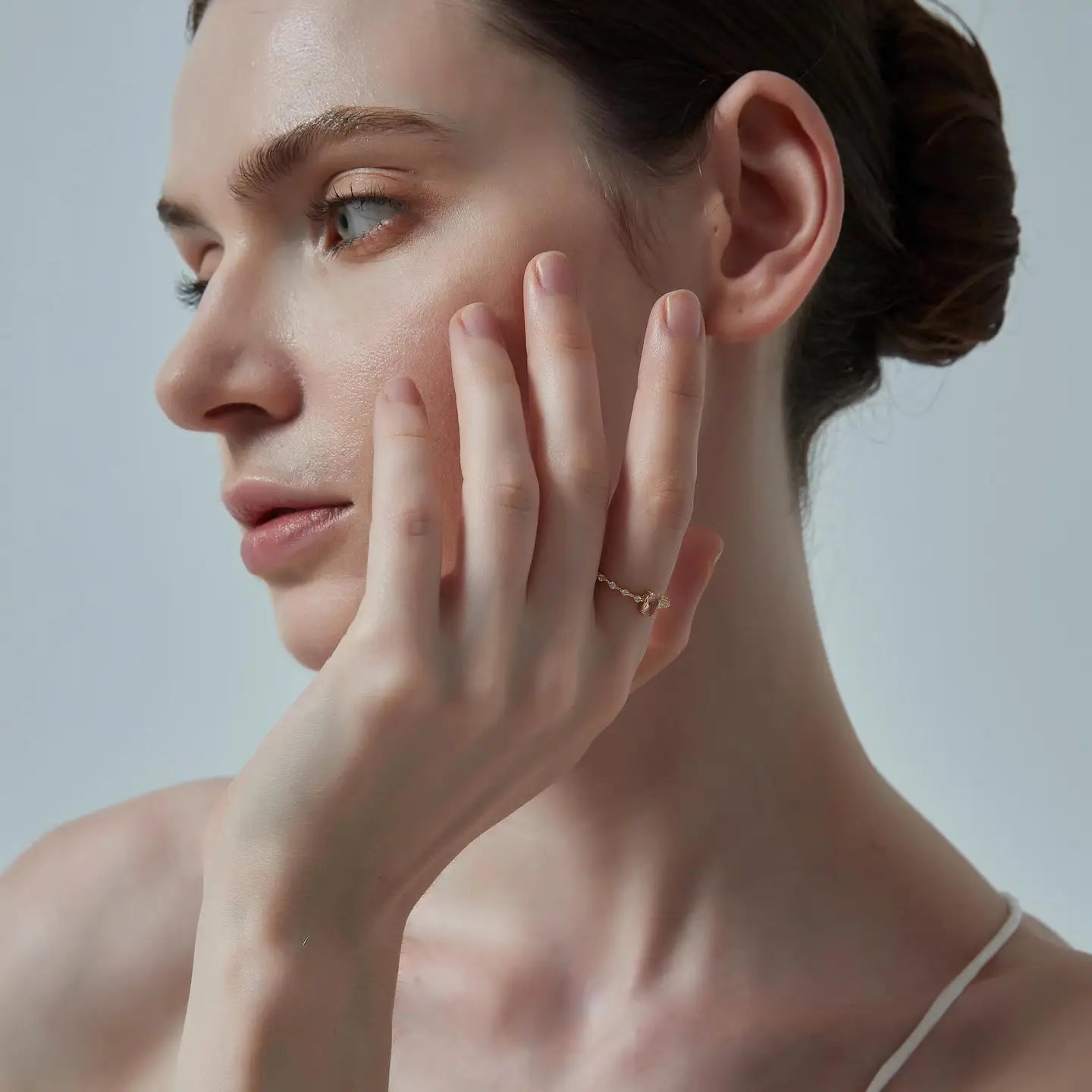 Natural oval rose quartz ring